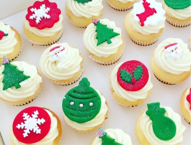 12 Regular Christmas Cupcakes